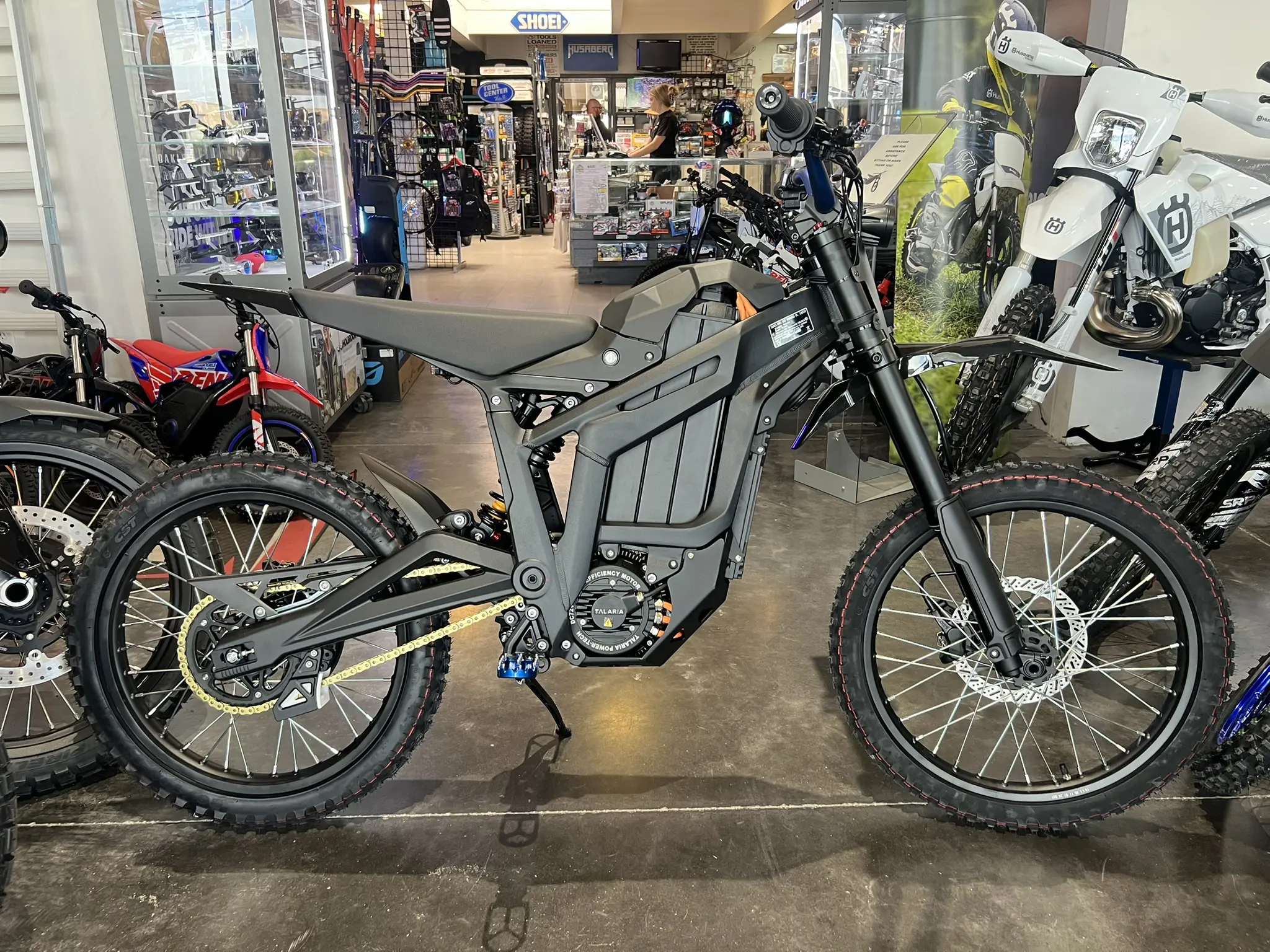 Talaria MX5 Sting Pro -Equipped with Warp9 bars and pegs